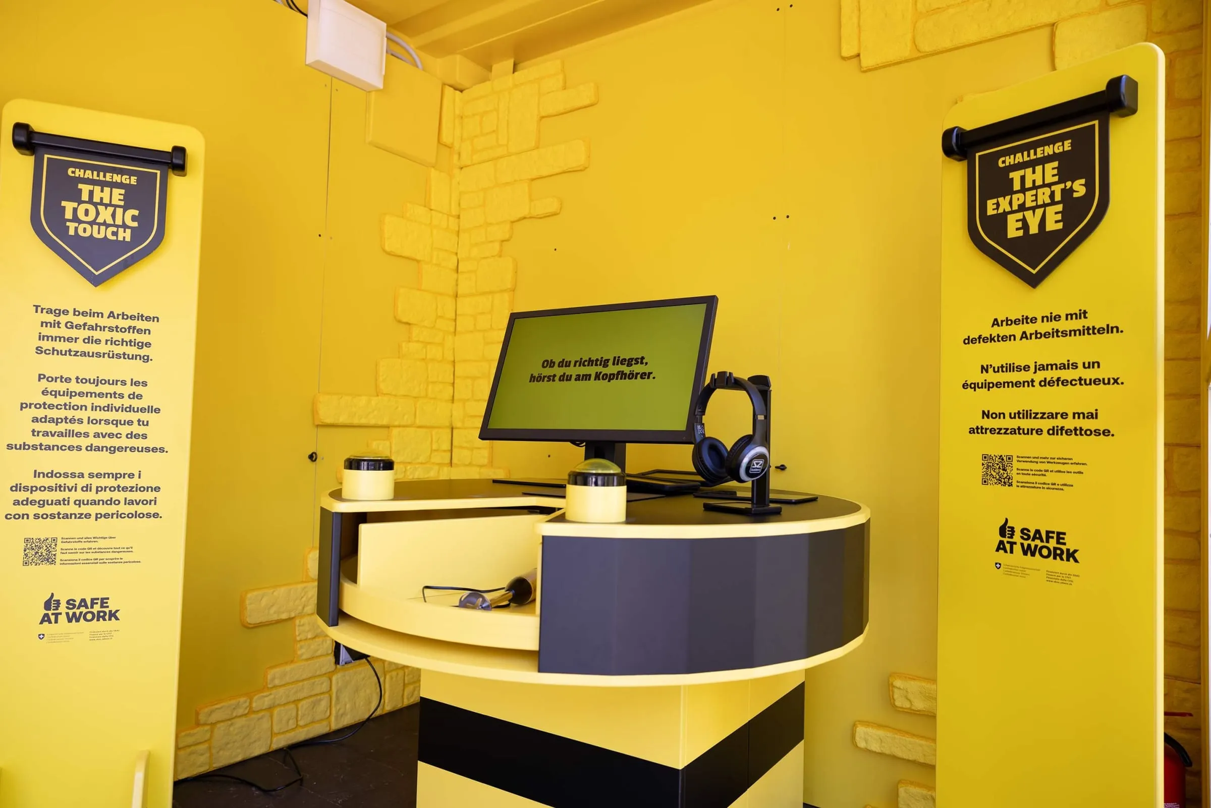 Round «The Expert's Eye» buzzer table with a screen, headphones and tools, the board for «The Toxic Touch» on the left