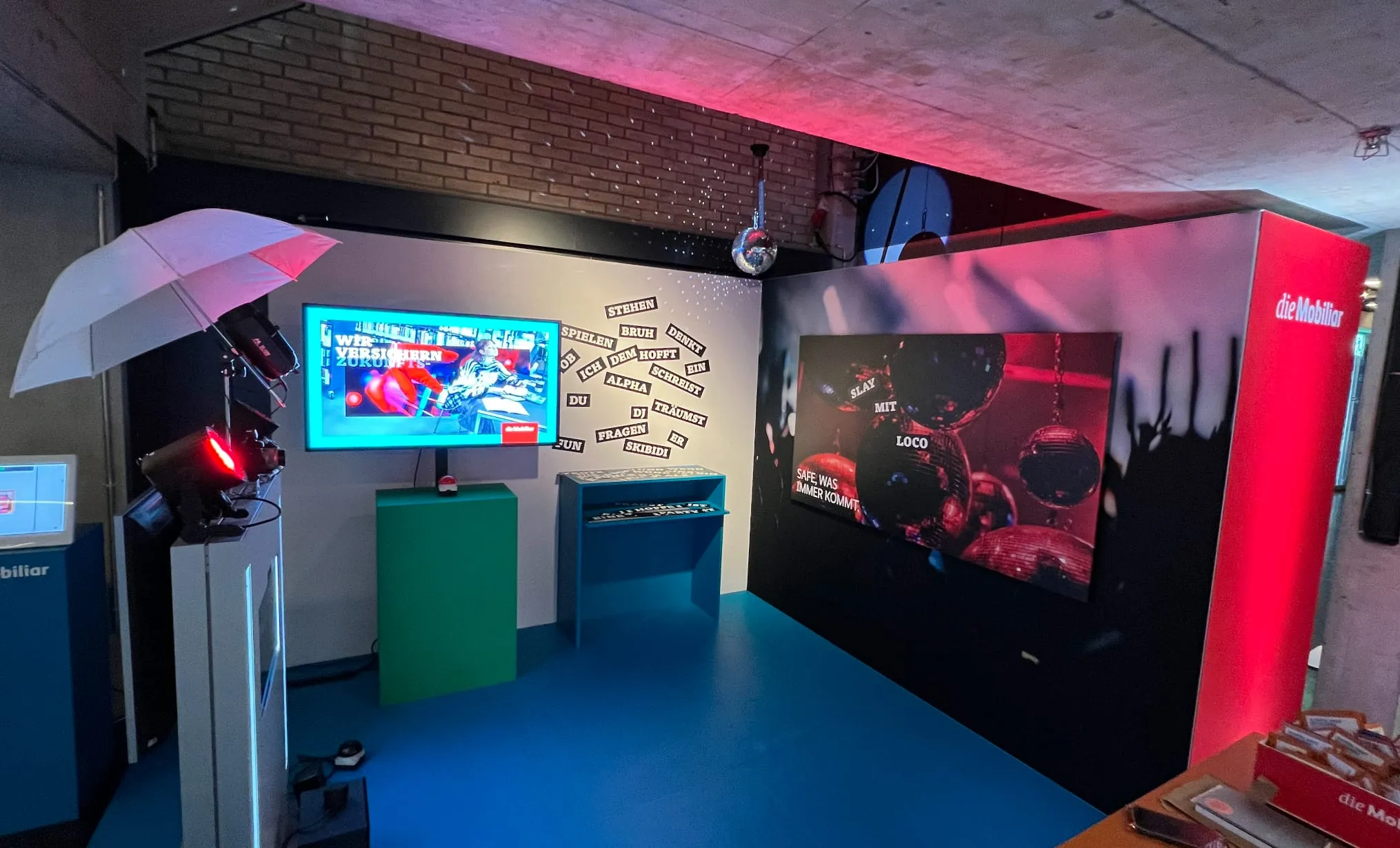 Mobiliar's gamified photo activation with visitors at the stand