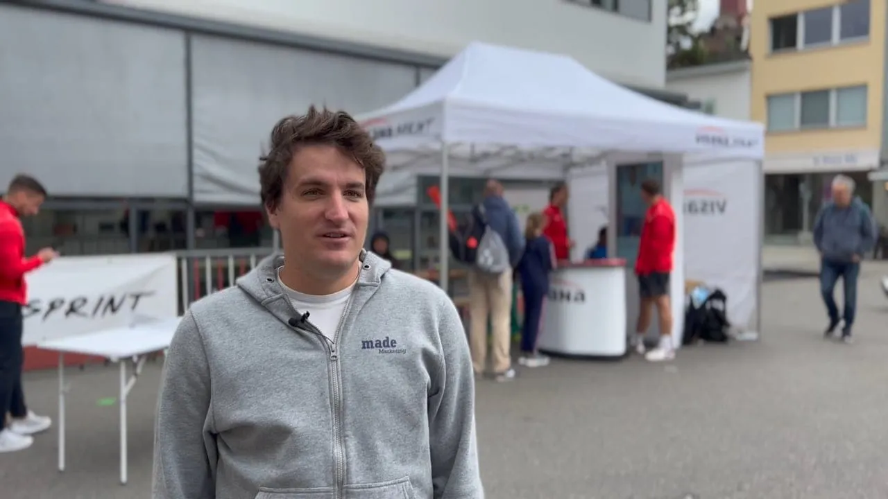 Raymond Schlatter, zu den Herausforderungen in der Logistig und dem cleveren Design des Mobiliars.